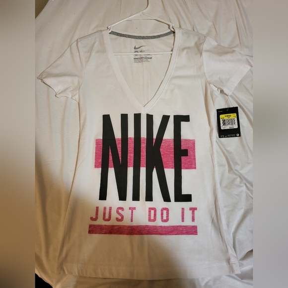 Nike Tops - Nike T-shirt